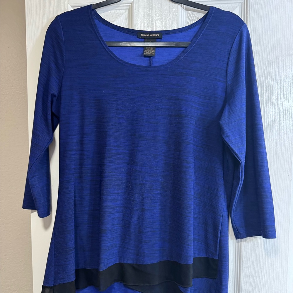 Susan Lawrence blue & black blouse. 3/4 sleeve. Hi-low hem. Mesh on hem. GUC